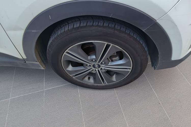 Used Hyundai ix25 2015 1.6L Automatic Two-Wheel Drive Smart GLS Trim Right Front Wheel Hub