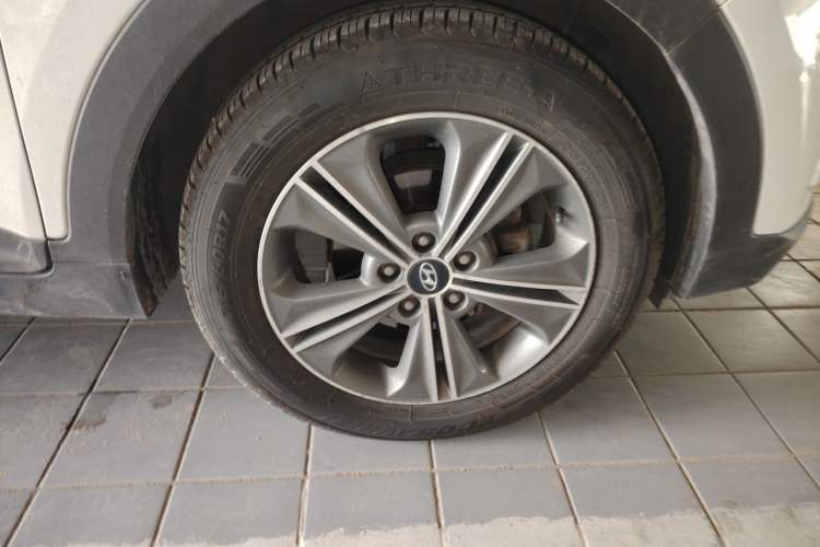 Used Hyundai ix25 2015 1.6L Automatic Two-Wheel Drive Smart GLS Trim Right Front Wheel Hub