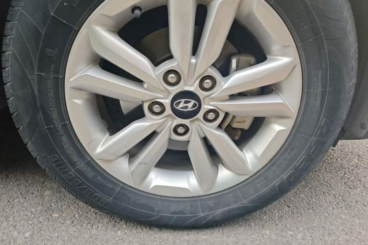 Used Hyundai ix25 2015 1.6L Manual Two-Wheel Drive Fashionable GS Model Right Front Wheel Hub