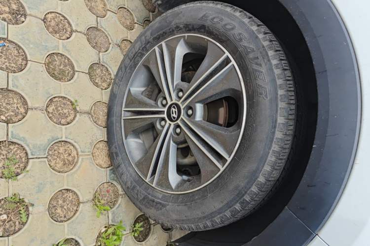 Used Hyundai ix25 2015 1.6L Automatic Two-Wheel-Drive Deluxe DLX Model Right Front Wheel Hub