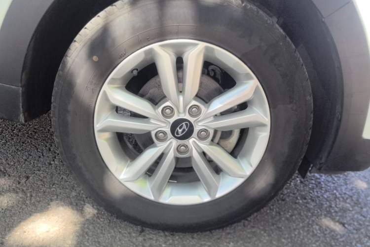 Used Hyundai ix25 2015 1.6L Automatic Two-Wheel Drive Fashionable GS Model Right Front Wheel Hub