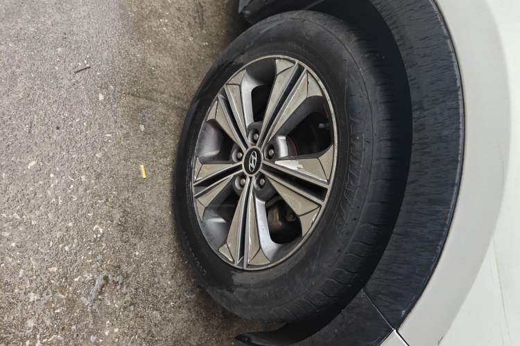 Used Hyundai ix25 2015 1.6L Automatic Two-Wheel Drive Smart GLS Trim Right Front Wheel Hub