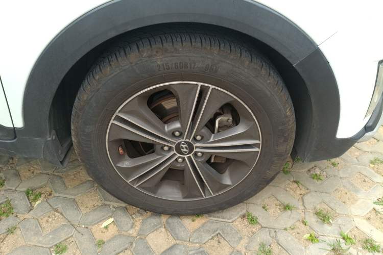 Used Hyundai ix25 2015 2.0L Automatic 4x4 Deluxe DLX Right Front Wheel Hub