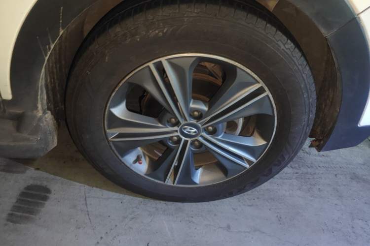Used Hyundai ix25 2015 1.6L Automatic Two-Wheel Drive Smart GLS Trim Right Front Wheel Hub