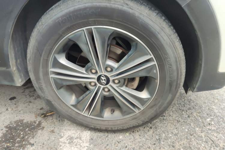 Used Hyundai ix25 2015 1.6L Automatic Two-Wheel Drive Smart GLS Trim Right Front Wheel Hub