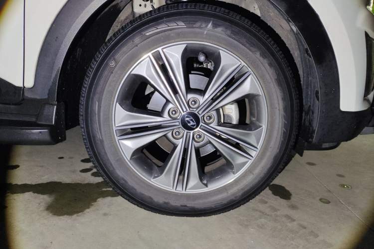 Used Hyundai ix25 2015 1.6L Automatic Two-Wheel Drive Smart GLS Trim Right Front Wheel Hub