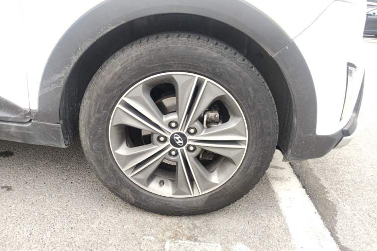 Used Hyundai ix25 2015 1.6L Automatic Two-Wheel Drive Smart GLS Trim Right Front Wheel Hub