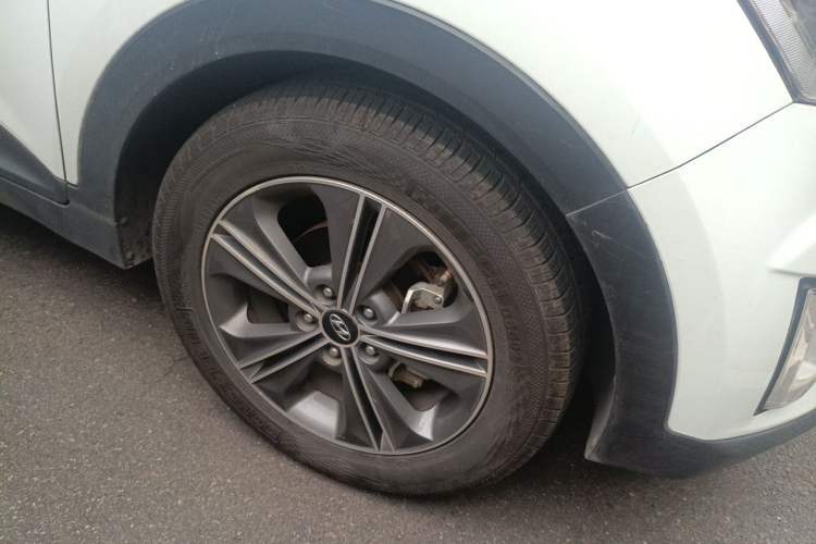 Used Hyundai ix25 2015 1.6L Automatic Two-Wheel Drive Smart GLS Trim Right Front Wheel Hub