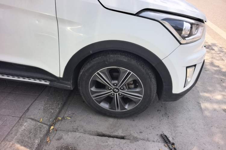 Used Hyundai ix25 2015 1.6L Automatic Two-Wheel-Drive Deluxe DLX Model Right Front Wheel Hub