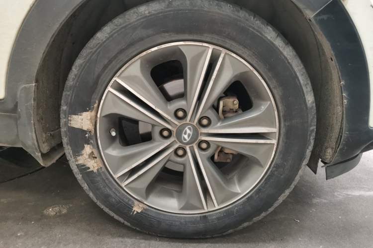 Used Hyundai ix25 2015 1.6L Automatic Two-Wheel Drive Smart GLS Trim Right Front Wheel Hub