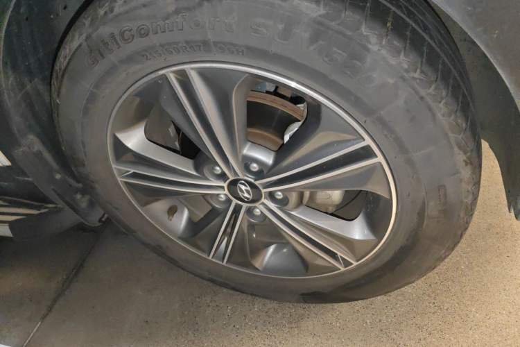 Used Hyundai ix25 2015 1.6L Automatic Two-Wheel Drive Smart GLS Trim Right Front Wheel Hub