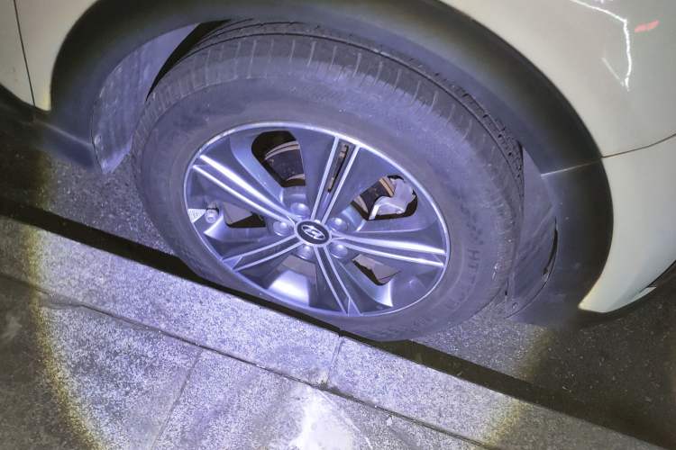 Used Hyundai ix25 2015 1.6L Automatic Two-Wheel Drive Smart GLS Trim Right Front Wheel Hub