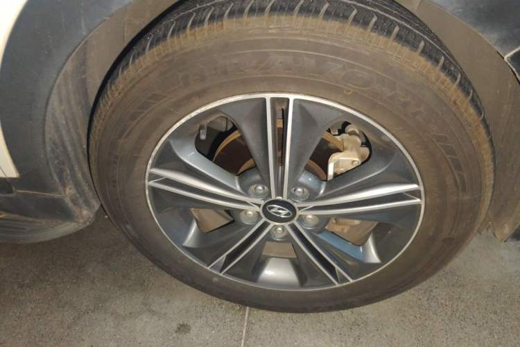 Used Hyundai ix25 2015 1.6L Automatic Two-Wheel-Drive Deluxe DLX Model Right Front Wheel Hub