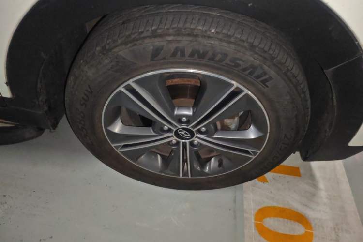 Used Hyundai ix25 2015 1.6L Automatic Two-Wheel Drive Smart GLS Trim Right Front Wheel Hub