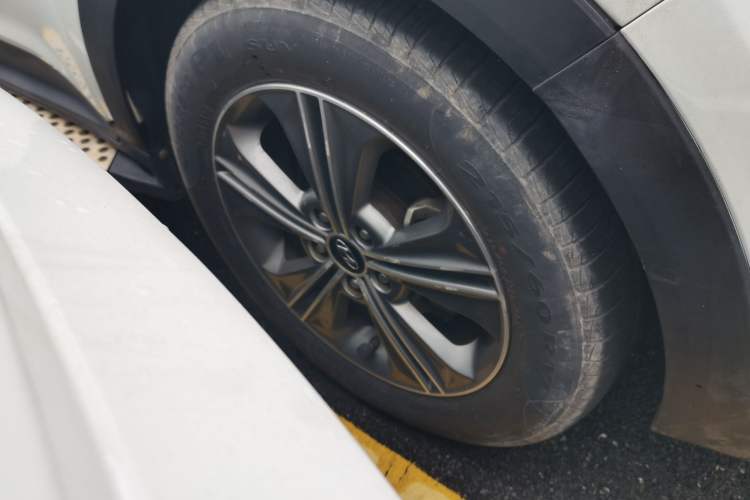 Used Hyundai ix25 2015 1.6L Automatic Two-Wheel Drive Smart GLS Trim Right Front Wheel Hub