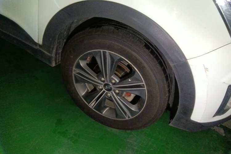 Used Hyundai ix25 2015 1.6L Automatic Two-Wheel Drive Smart GLS Trim Right Front Wheel Hub
