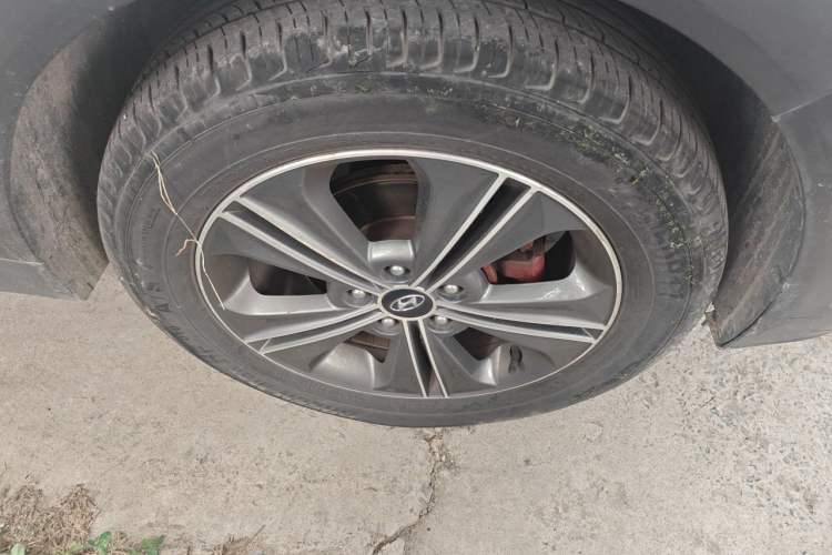 Used Hyundai ix25 2015 1.6L Automatic Two-Wheel Drive Smart GLS Trim Right Front Wheel Hub