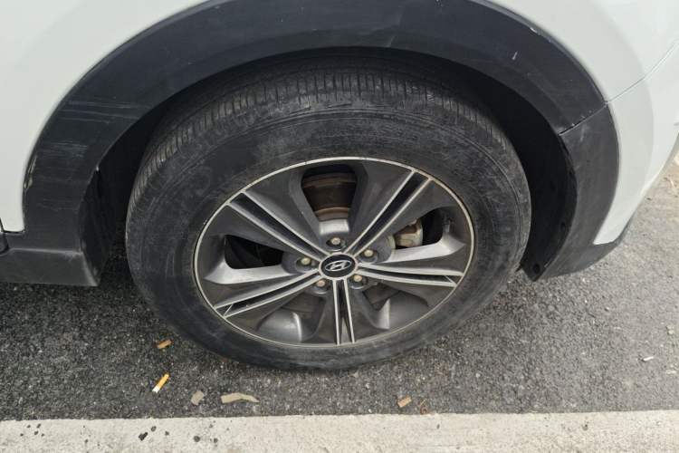 Used Hyundai ix25 2015 1.6L Automatic Two-Wheel Drive Smart GLS Trim Right Front Wheel Hub