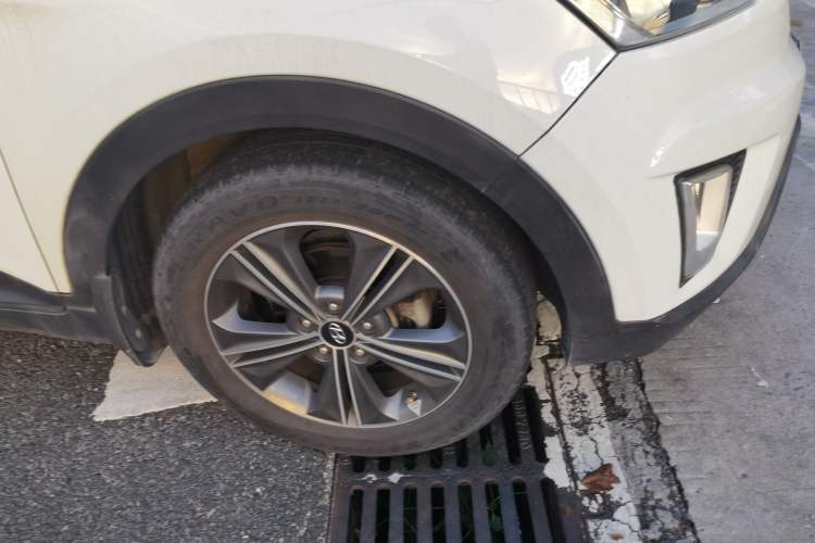 Used Hyundai ix25 2015 1.6L Automatic Two-Wheel Drive Smart GLS Trim Right Front Wheel Hub