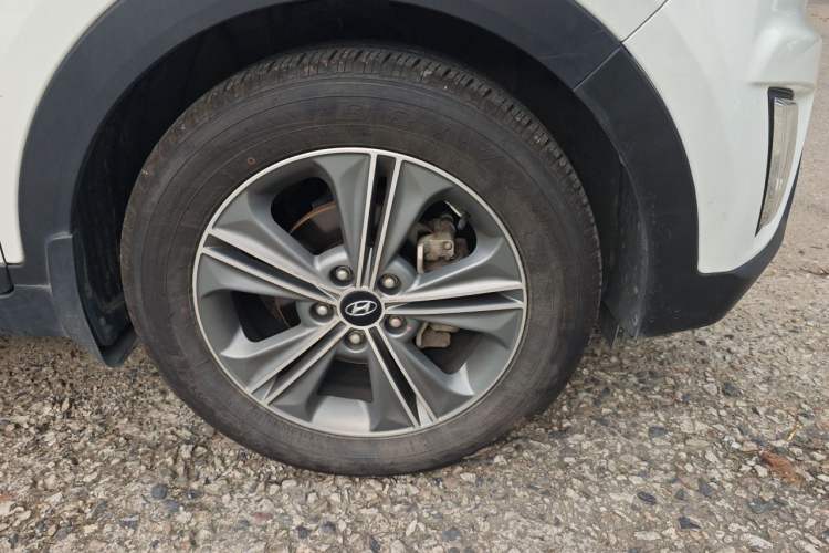 Used Hyundai ix25 2015 1.6L Automatic Two-Wheel-Drive Deluxe DLX Model Right Front Wheel Hub