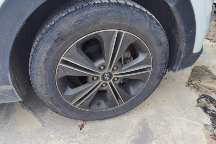 Used Hyundai ix25 2015 1.6L Automatic Two-Wheel Drive Smart GLS Trim Right Front Wheel Hub