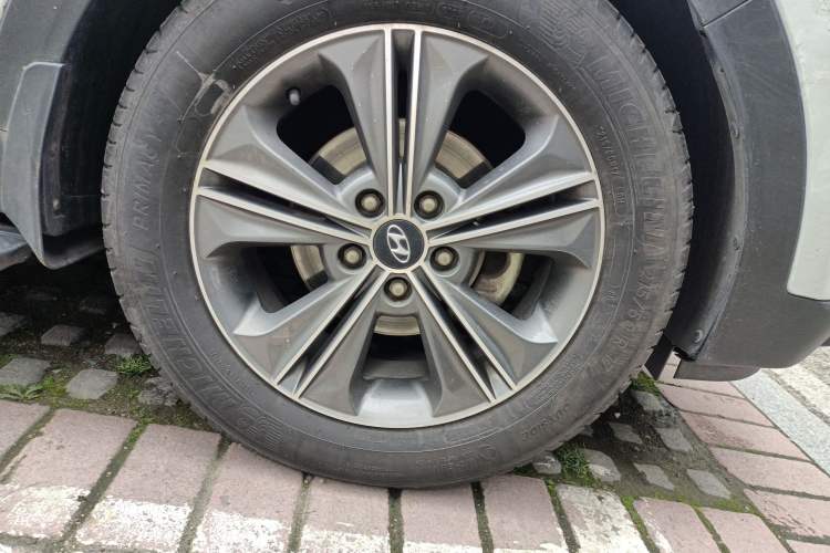 Used Hyundai ix25 2015 1.6L Automatic Two-Wheel Drive Smart GLS Trim Right Front Wheel Hub