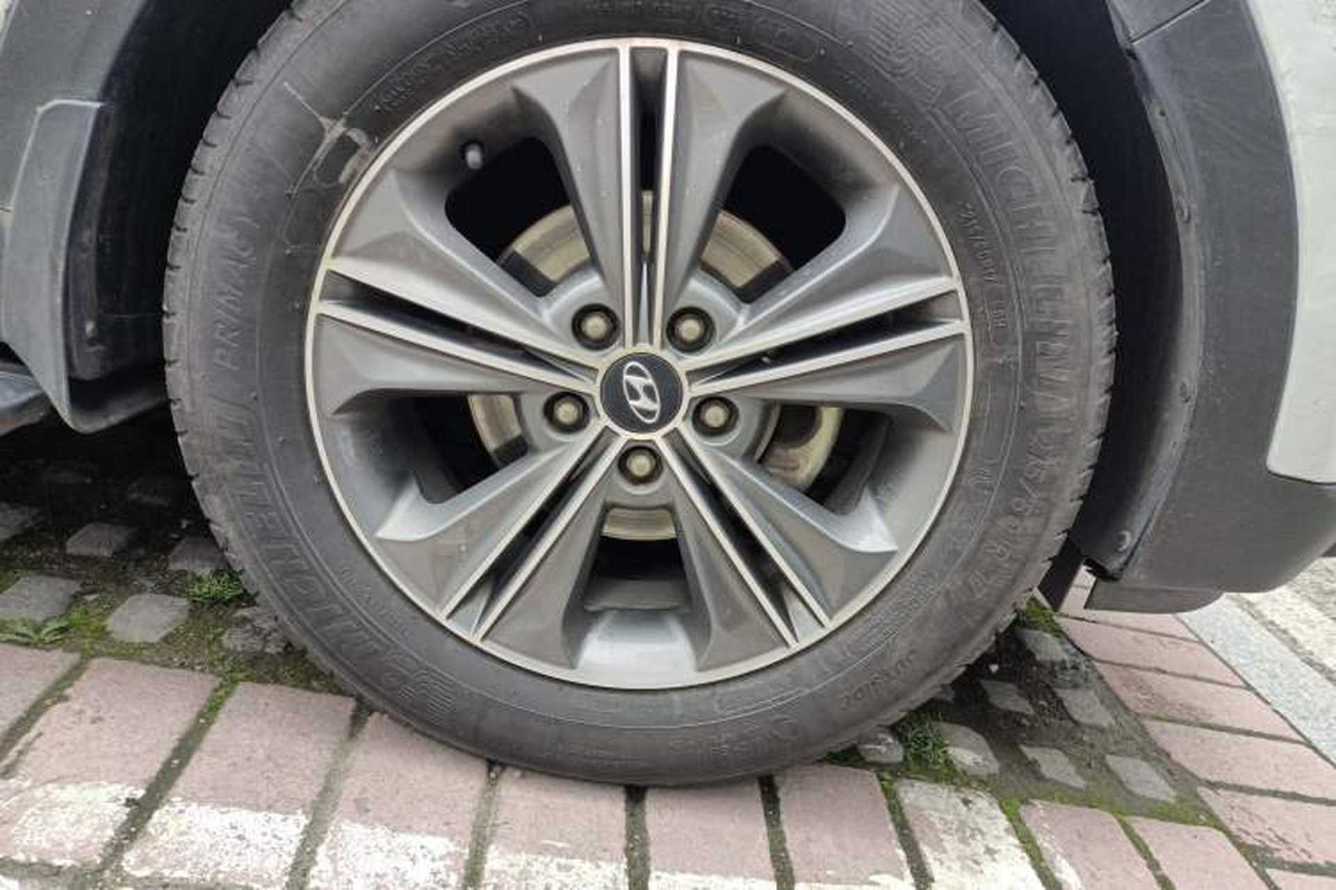 Used Hyundai ix25 2015 1.6L Automatic Two-Wheel Drive Smart GLS Trim Right Front Wheel Hub