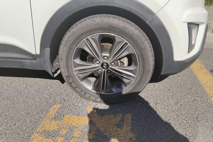 Used Hyundai ix25 2015 1.6L Automatic Two-Wheel Drive Smart GLS Trim Right Front Wheel Hub