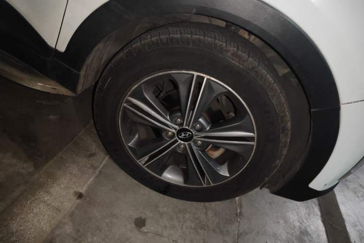 Used Hyundai ix25 2015 1.6L Automatic Two-Wheel-Drive Deluxe DLX Model Right Front Wheel Hub
