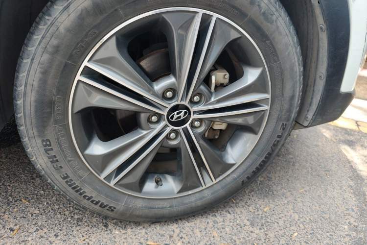 Used Hyundai ix25 2015 1.6L Automatic Two-Wheel Drive Smart GLS Trim Right Front Wheel Hub