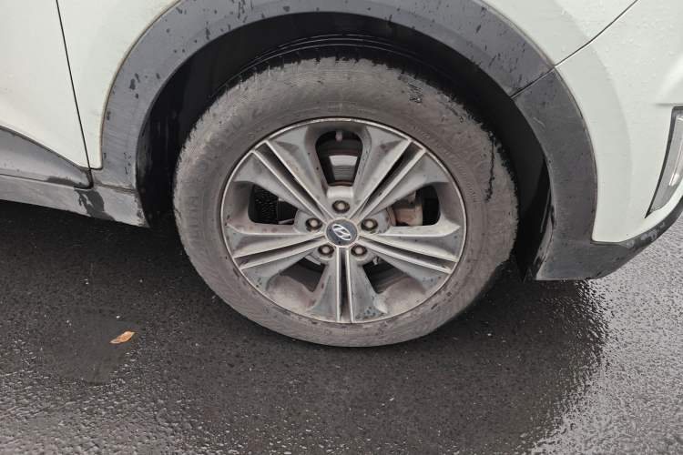 Used Hyundai ix25 2015 1.6L Automatic Two-Wheel Drive Smart GLS Trim Right Front Wheel Hub