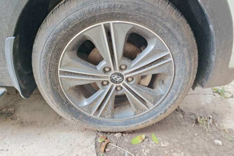 Used Hyundai ix25 2015 1.6L Automatic Two-Wheel Drive Smart GLS Trim Right Front Wheel Hub