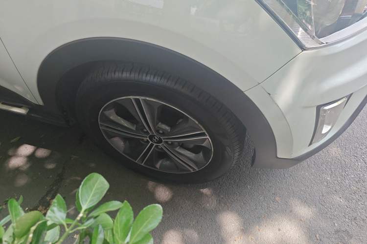 Used Hyundai ix25 2015 1.6L Automatic Two-Wheel Drive Smart GLS Trim Right Front Wheel Hub