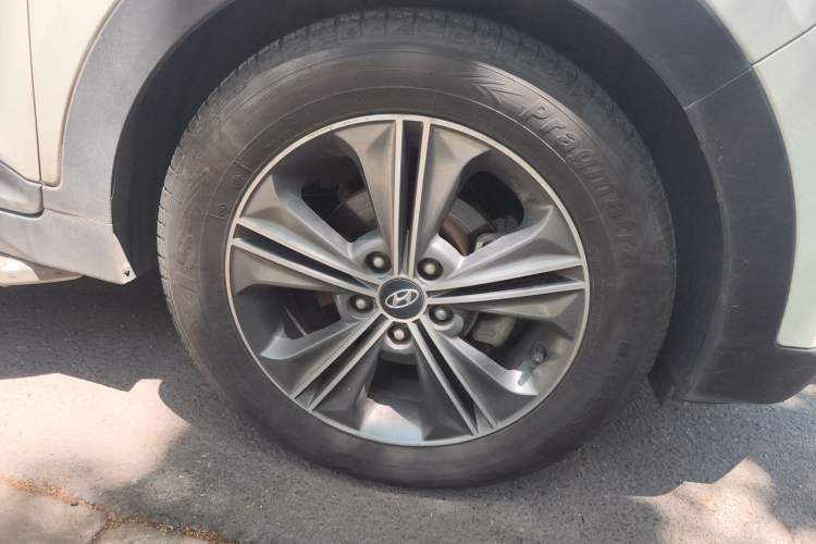 Used Hyundai ix25 2015 1.6L Automatic Two-Wheel Drive Smart GLS Trim Right Front Wheel Hub