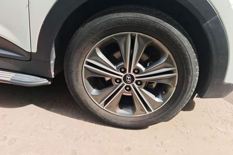 Used Hyundai ix25 2015 1.6L Automatic Two-Wheel Drive Smart GLS Trim Right Front Wheel Hub