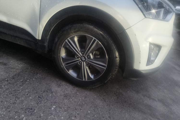 Used Hyundai ix25 2015 1.6L Automatic Two-Wheel Drive Smart GLS Trim Right Front Wheel Hub