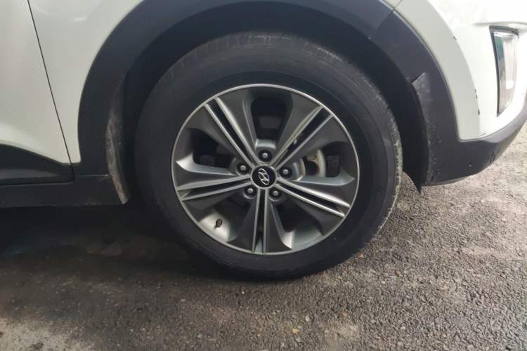 Used Hyundai ix25 2015 1.6L Automatic Two-Wheel Drive Smart GLS Trim Right Front Wheel Hub