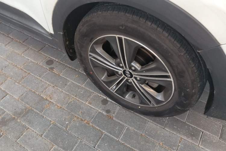 Used Hyundai ix25 2015 1.6L Automatic Two-Wheel Drive Smart GLS Trim Right Front Wheel Hub