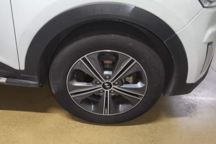 Used Hyundai ix25 2015 1.6L Automatic Two-Wheel Drive Smart GLS Trim Right Front Wheel Hub