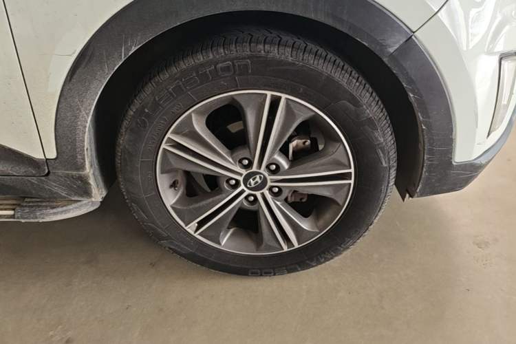 Used Hyundai ix25 2015 1.6L Automatic Two-Wheel-Drive Deluxe DLX Model Right Front Wheel Hub