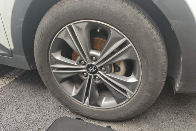 Used Hyundai ix25 2015 1.6L Automatic Two-Wheel Drive Smart GLS Trim Right Front Wheel Hub