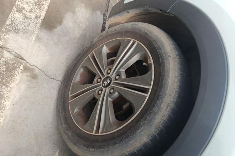 Used Hyundai ix25 2015 1.6L Automatic Two-Wheel-Drive Deluxe DLX Model Right Front Wheel Hub