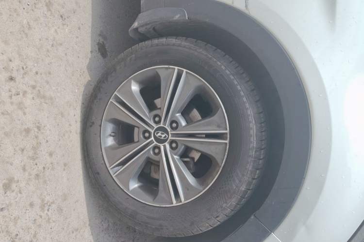 Used Hyundai ix25 2015 1.6L Automatic Two-Wheel Drive Smart GLS Trim Right Front Wheel Hub