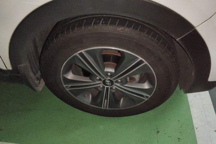 Used Hyundai ix25 2015 1.6L Automatic Two-Wheel Drive Smart GLS Trim Right Front Wheel Hub