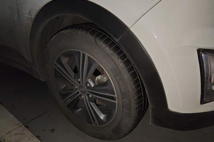 Used Hyundai ix25 2015 1.6L Automatic Two-Wheel Drive Smart GLS Trim Right Front Wheel Hub