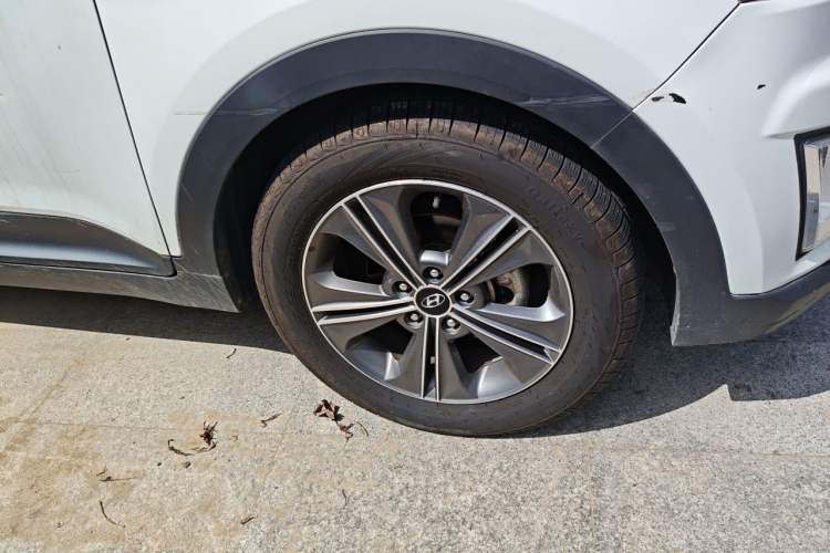 Used Hyundai ix25 2015 1.6L Automatic Two-Wheel Drive Smart GLS Trim Right Front Wheel Hub