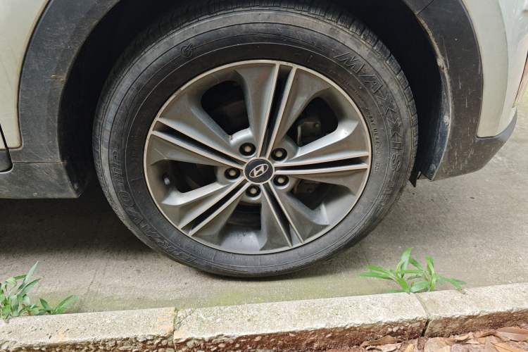 Used Hyundai ix25 2015 1.6L Automatic Two-Wheel Drive Smart GLS Trim Right Front Wheel Hub