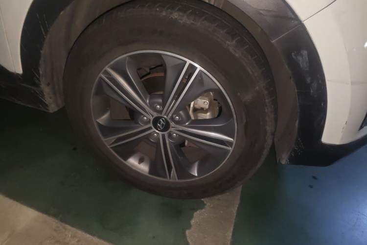 Used Hyundai ix25 2015 1.6L Automatic Two-Wheel Drive Smart GLS Trim Right Front Wheel Hub