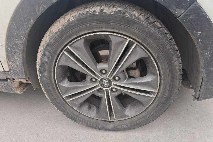 Used Hyundai ix25 2015 1.6L Automatic Two-Wheel Drive Smart GLS Trim Right Front Wheel Hub