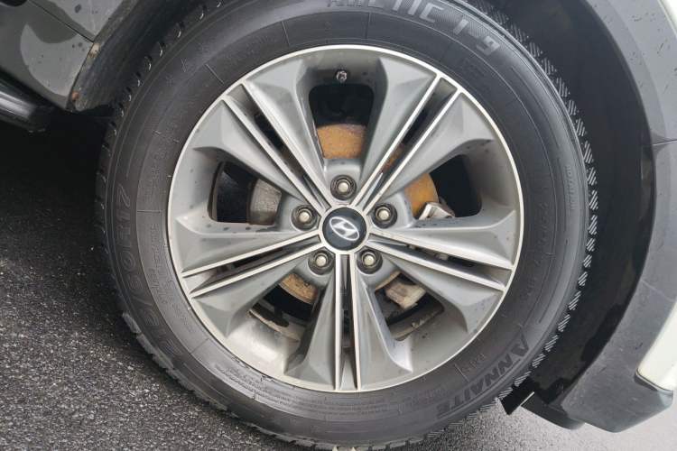 Used Hyundai ix25 2015 1.6L Automatic Two-Wheel-Drive Deluxe DLX Model Right Front Wheel Hub